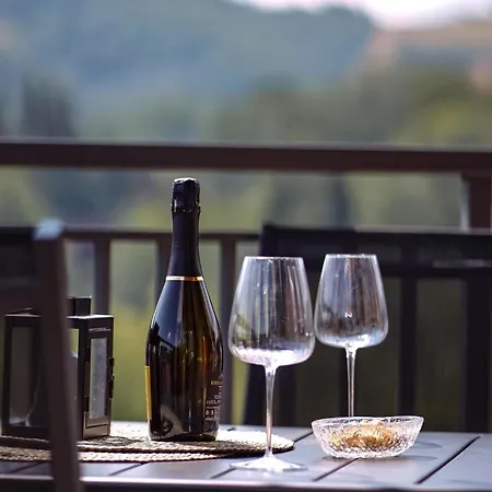 Elegant Penthouse La Balconata - Wellness Retreat & Castle View شقة